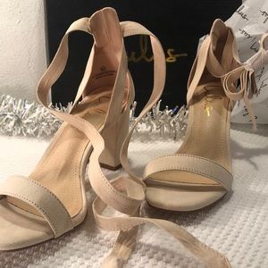 Lulus size 6.5 nude